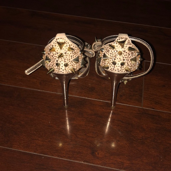 Pink And gold Studded heels - Picture 2 of 6